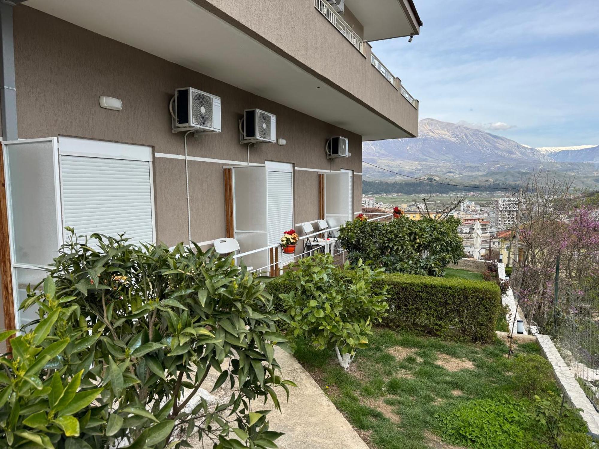 Ilvi Guesthouse Gjirokaster Exterior photo